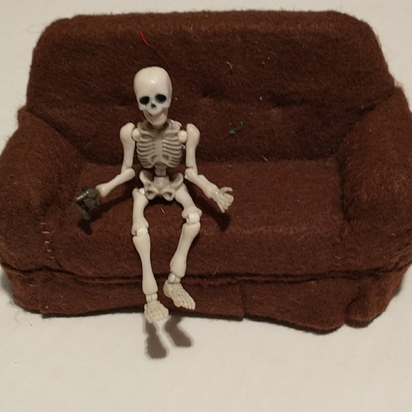 Miniature brown felt sofa - Picture 1 of 6